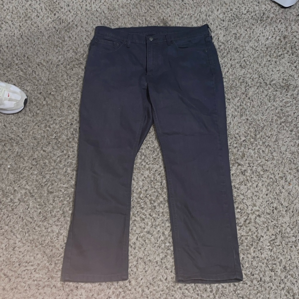 Dark grey Levi’s 541